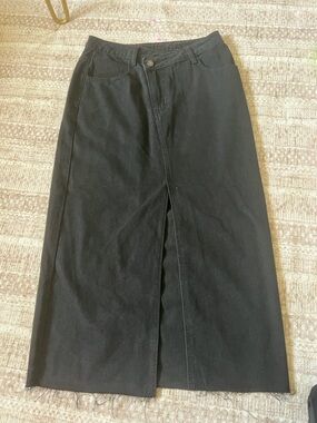 HG Black Denim Front-Slit Midi Skirt